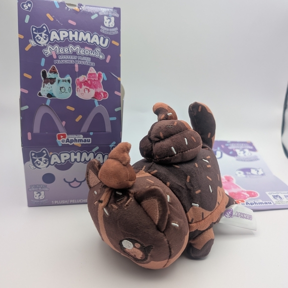 Aphmau MeeMeows 6" Mystery Plush - Chocolate Ice Cream Cat - Picture 2 of 8